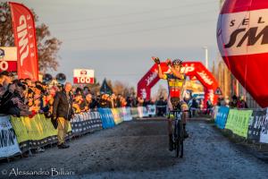 VINCENT BAESTAENS PUNTA AL TRIS AL CICLOCROSS DEL PONTE