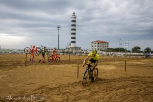 JESOLO, LA CARICA DEI 700 APRIRÀ DOMANI IL GIRO D’ITALIA CICLOCROSS DELLA RINASCITA
